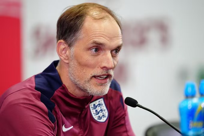 Engeland trekt de witte gewaden uit de kast en maakt een einde aan het "hypnotische voetbal"